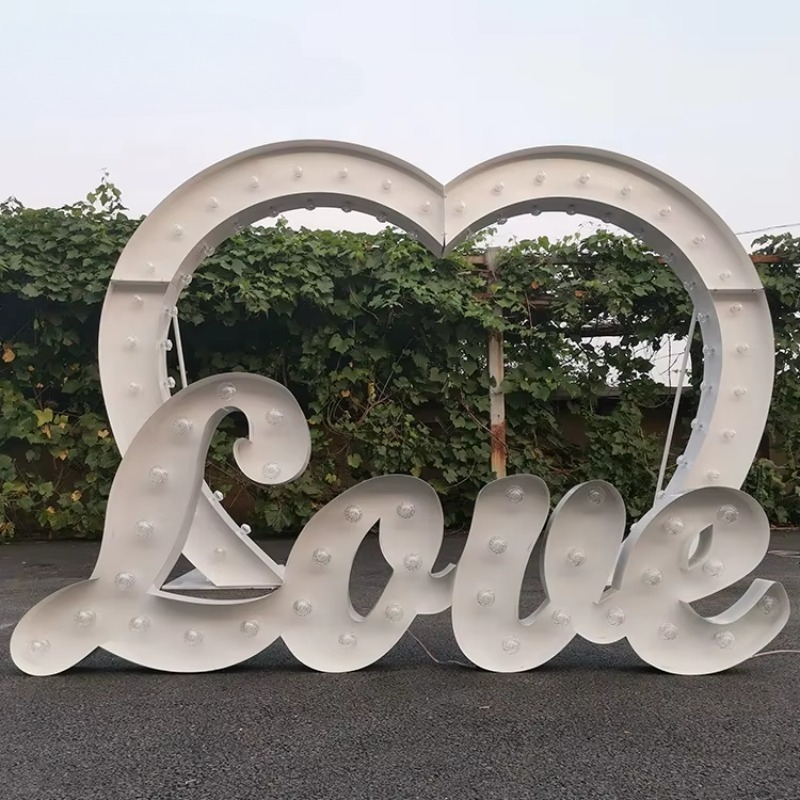 Power Tools Rental - Arco nuziale a forma di cuore